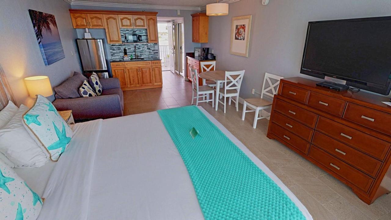 Island Inn Beach Resort Сант Пит Бич Экстерьер фото