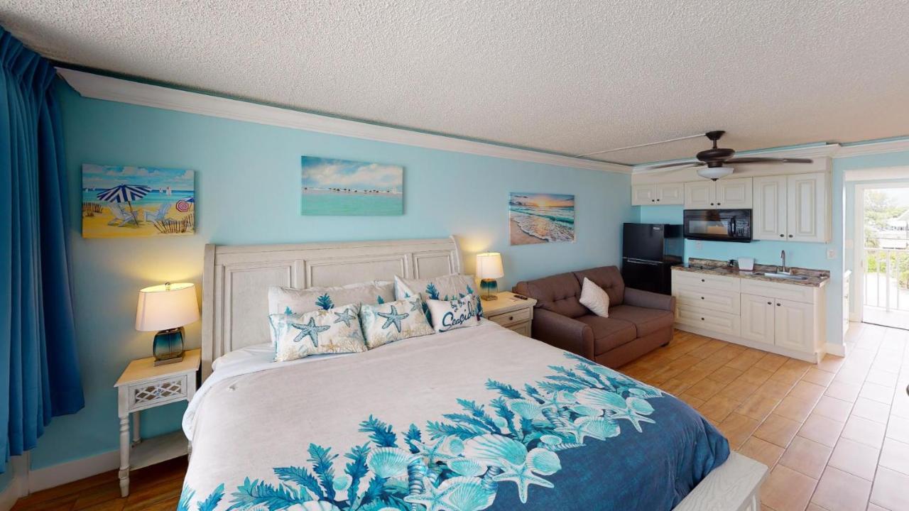 Island Inn Beach Resort Сант Пит Бич Экстерьер фото