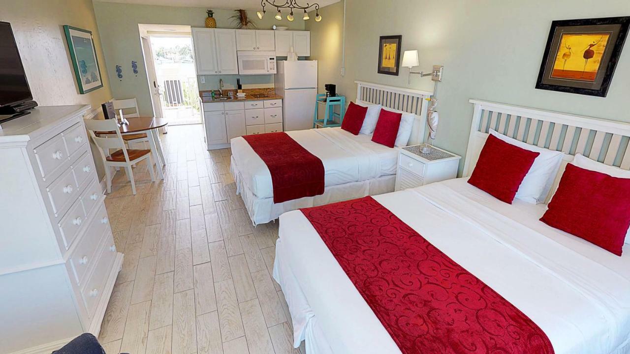 Island Inn Beach Resort Сант Пит Бич Экстерьер фото